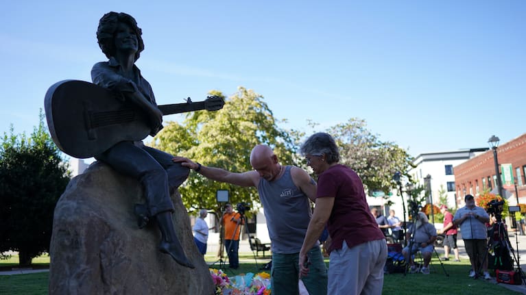 People visit a makeshift memorial honoring Dolly Parton in Sevierville, Tennessee, Tuesday, August 25, 2026.