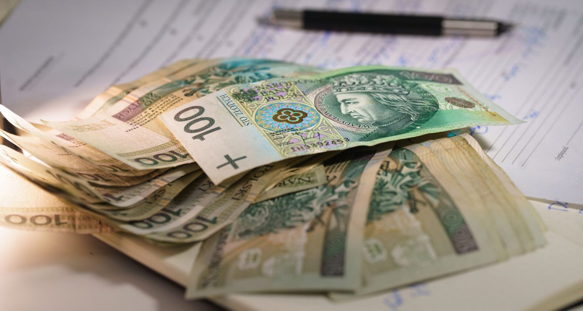 Polish household assets hit record 4 trillion zloty amid fastest growth in years