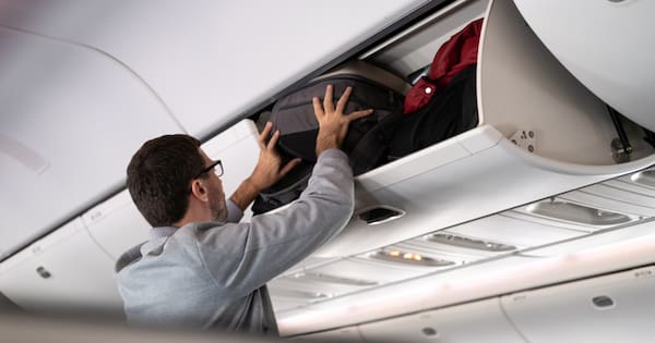 Jetstar passengers to pay to use overhead lockers, free under seats