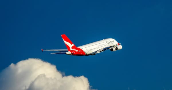 Qantas A380 flew Sydney-US return trip with maintenance light inside wing