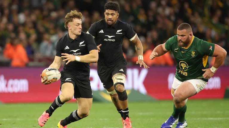 Ruben Love has Ardie Savea in support against the Boks in Cape Town.