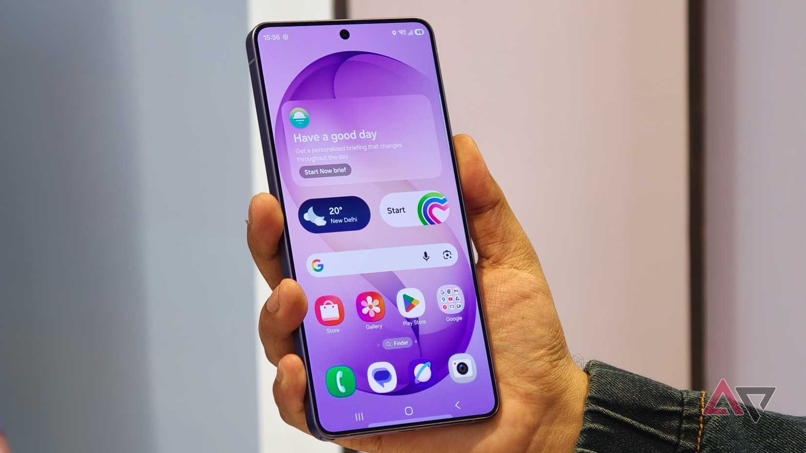 Samsung Galaxy S26 Ultra's display on home screen