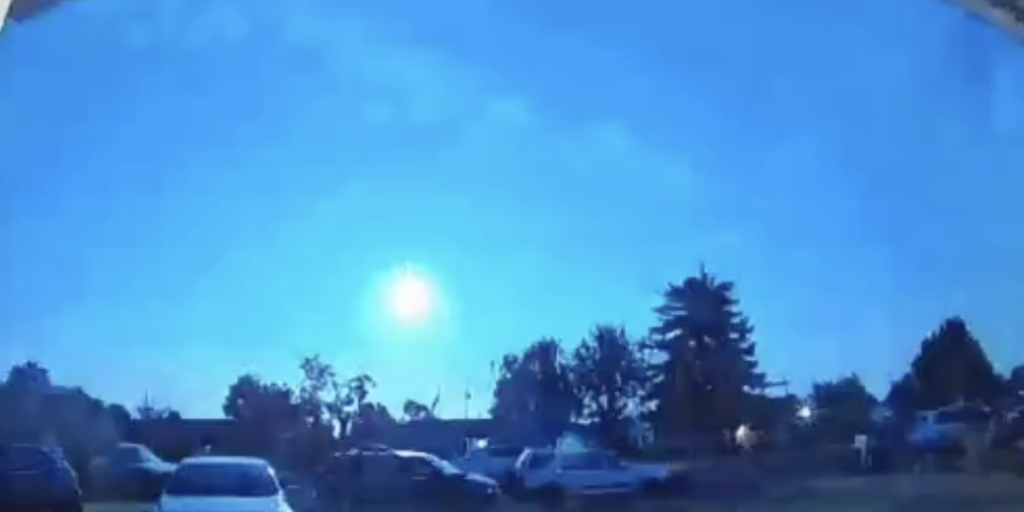 WATCH: Bright Fireball Streaks Across Washington at 33,000 MPH