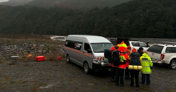 Search underway for hiker swept down Canterbury alpine river