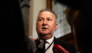 Shane Jones accuses kiwifruit industry of 'slave practices'