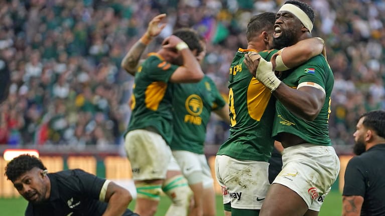 Siya Kolisi scores against the All Blacks in Cape Town.
