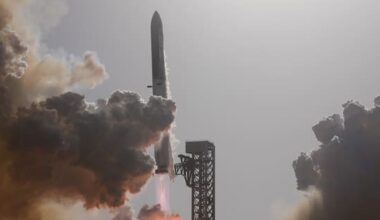 SpaceX posts loss in first report as public company, less than expected