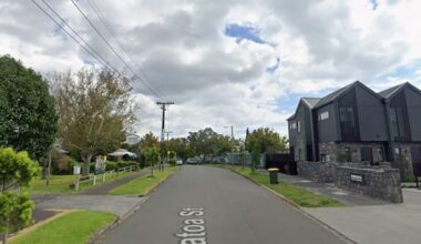 Four in hospital following large house fire in Auckland