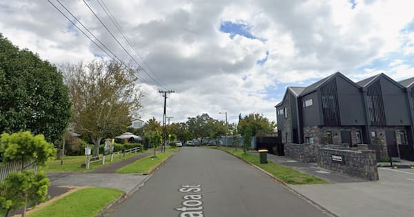 Four in hospital following large house fire in Auckland