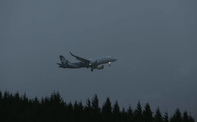 Strong winds force Air New Zealand flight to abandon Queenstown landing