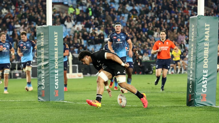Wallace Sititi scores for the All Blacks against the Bulls at Loftus Versfeld.