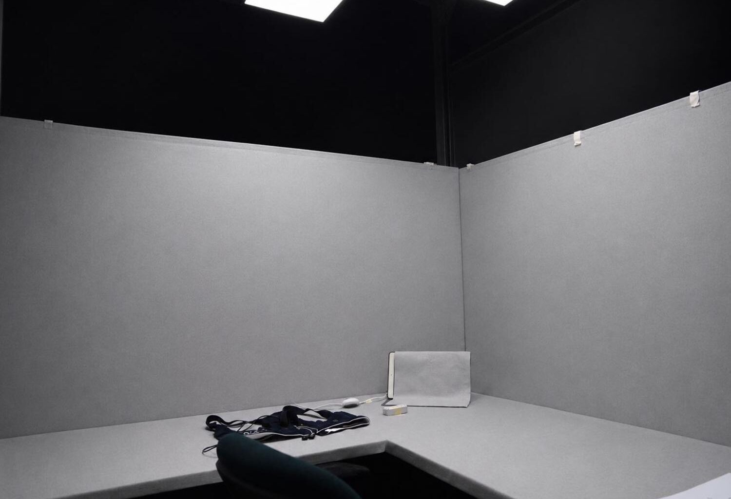Invisible Changes to White Light Made Rooms Feel Cooler and Could Cut AC Energy Use by Up to 11.4%