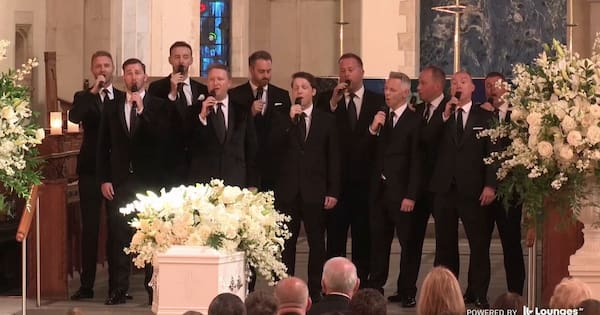 Bonnie Tyler farewelled with beautiful rendition of hit song