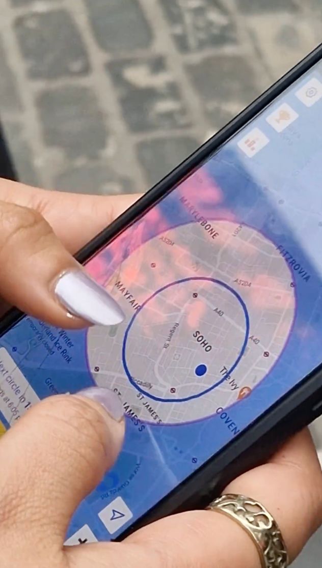 On the Chicken Rush app, teams use a map to stay in the vicinity where the chicken might be. This circle shrinks throughout the race to eventually reveal the hiding spot where all teams meet for after-race drinks.