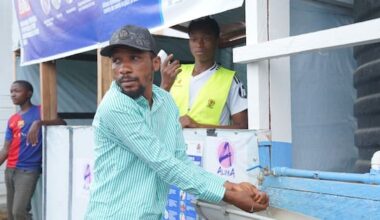 Man works to slow fastest-growing Ebola outbreak in history, unpaid