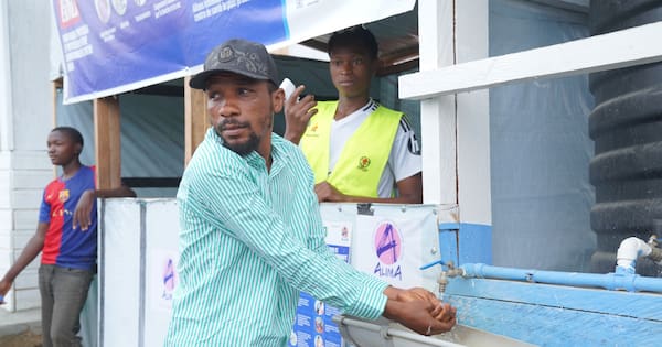 Man works to slow fastest-growing Ebola outbreak in history, unpaid
