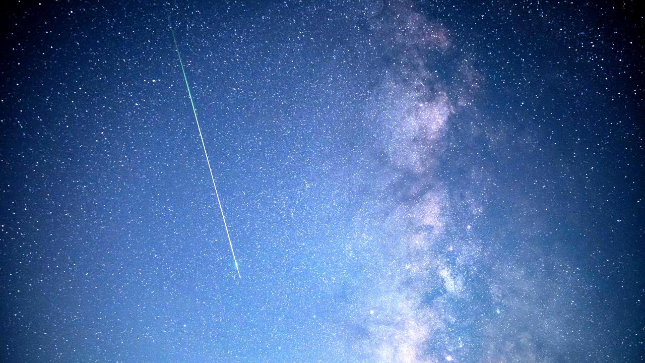 Stargazing in the desert: Perseid meteor shower lights up Ningxia's night sky - news.cgtn.com