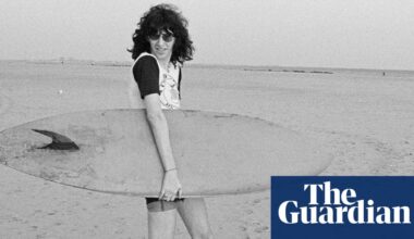 Joey Ramone smiling! And having fun! At the beach! Roberta Bayley’s best photograph | Photography