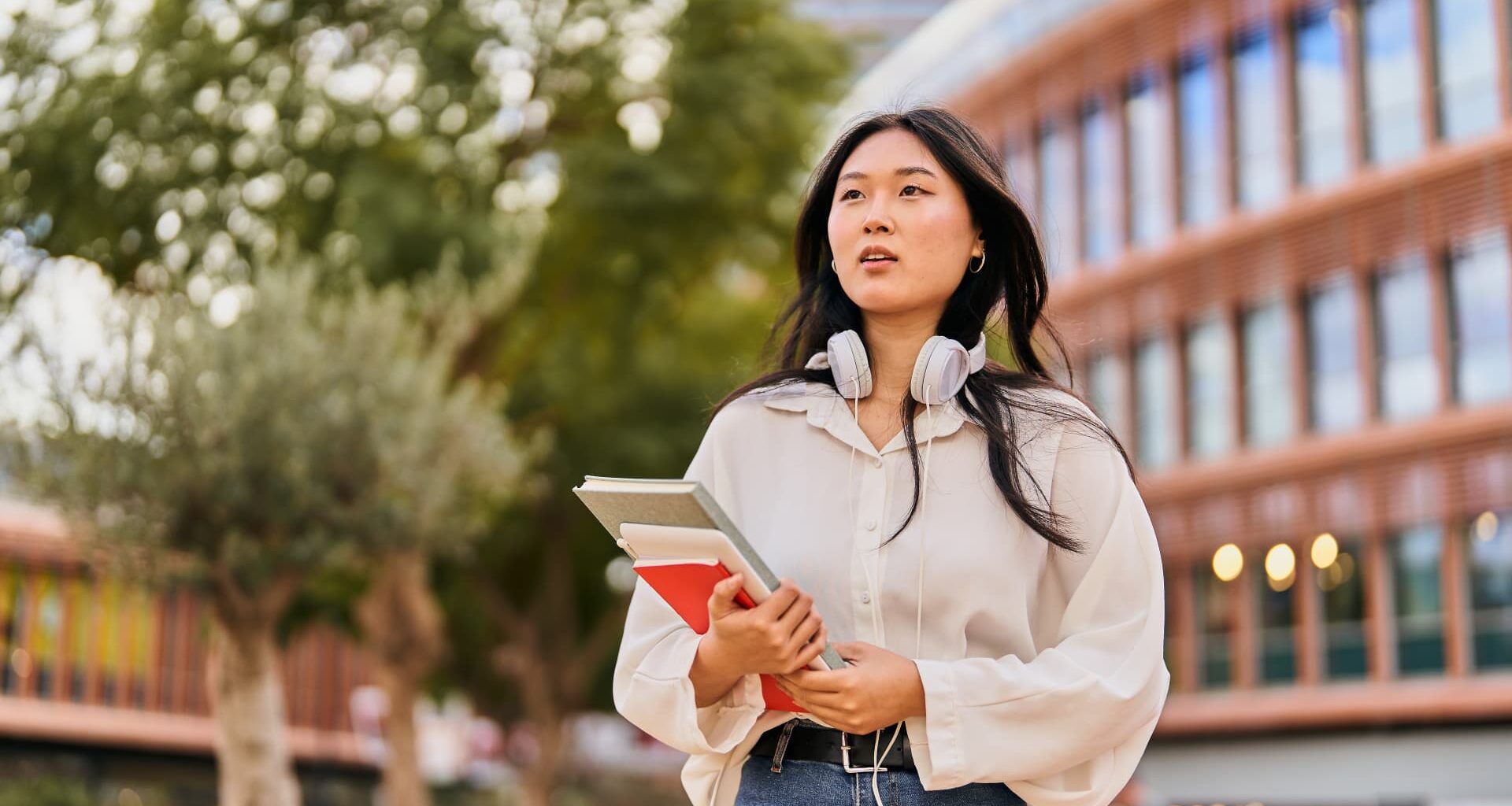 Students are reconsidering majors, career paths due to AI: CNBC survey