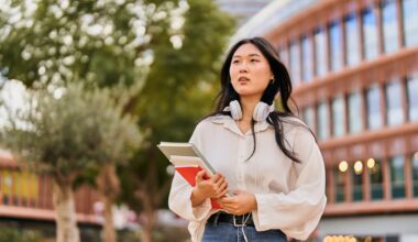 Students are reconsidering majors, career paths due to AI: CNBC survey