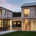 © Michael Biondo High Bluff House / Mapos - Exterior Photography, Wood, Facade, Door, Concrete, Deck, Courtyard