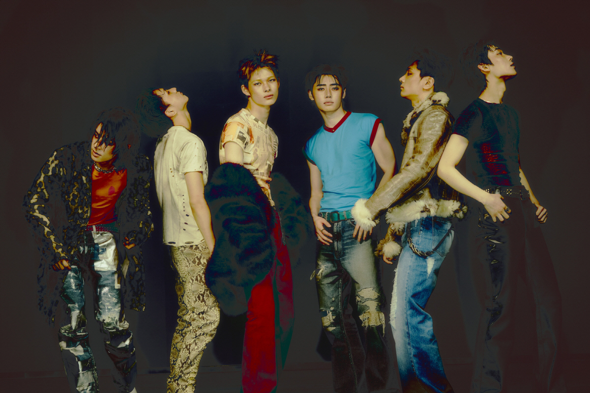 ENHYPEN Tops Oricon and Billboard, Proving Its Status as a Top-Tier Album Act