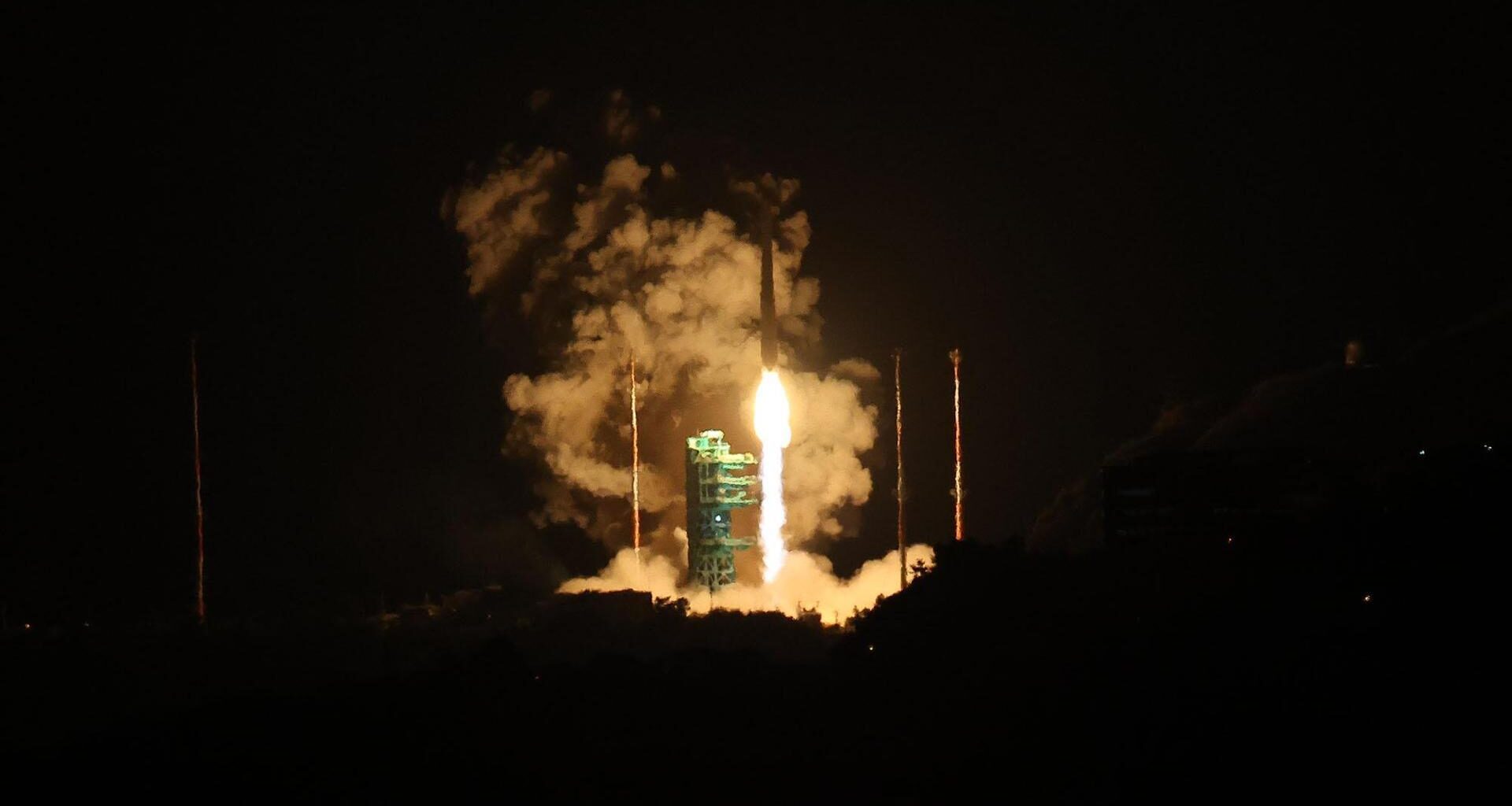 The Nuri space rocket takes off from Naro Space Center in Goheung, South Jeolla Province, Nov. 27. Yonhap