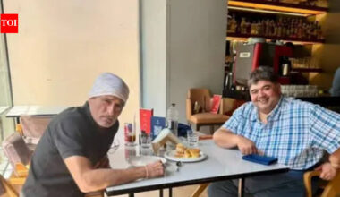 Akshaye Khanna enjoys a lunch date with longtime friend Rajat Rawail, latter shares rare pic |