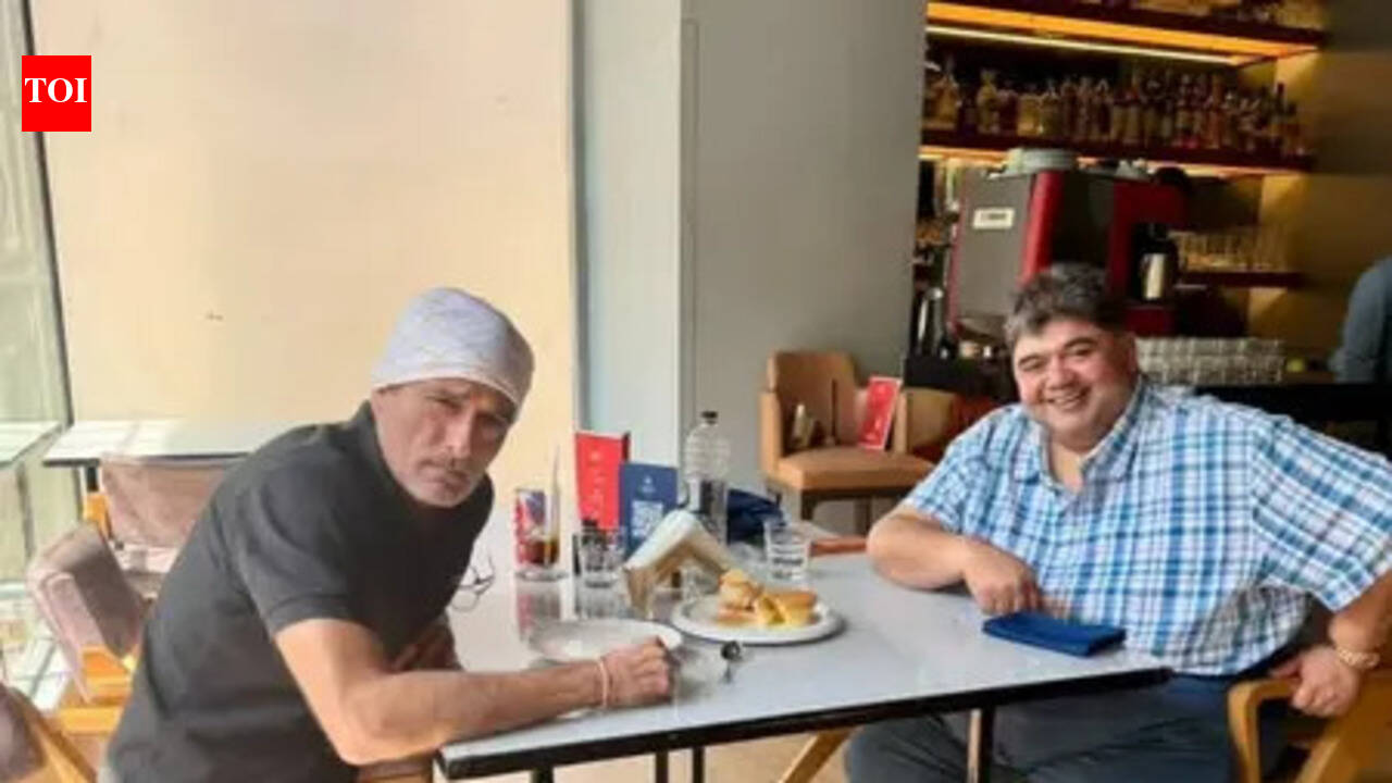 Akshaye Khanna enjoys a lunch date with longtime friend Rajat Rawail, latter shares rare pic |