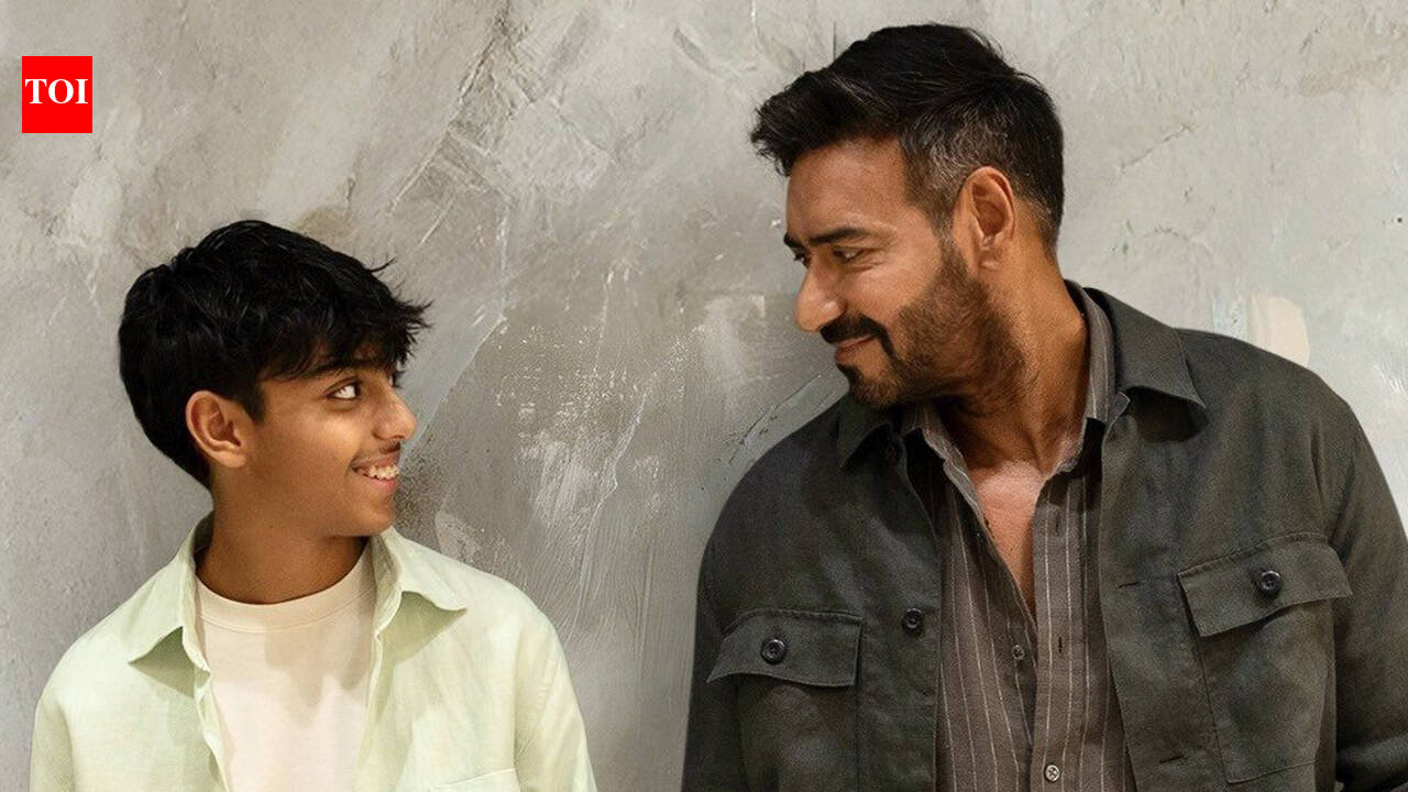 'Drishyam The Conclusion' star Ajay Devgn shares glimpse of 16-year-old son Yug Devgan’s demanding workout as he performs weighted pull-ups with a heavy plate - WATCH | Hindi Movie News