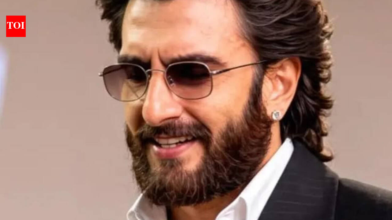 Ranveer Singh makes first public appearance after welcoming second daughter with Deepika Padukone; attends screening of Padda starrer ‘Hunkkaar: The Roar’ | Hindi Movie News