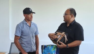 Shengmu organic dairy farm: Waikato farmer sees 8500 cows milked indoors