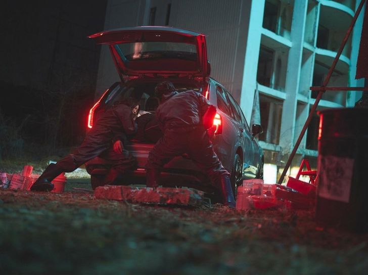 A couple cleans up after their high school daughter's hit-and-run in a scene from the Coupang Play series 'The Affair Was Just the Beginning.' Courtesy of Coupang Play