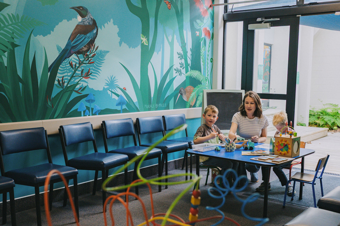SunLive - Tauranga mural: 25 native details await discovery