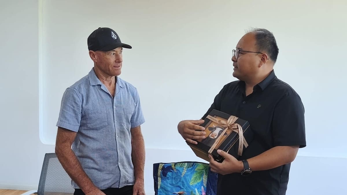 Shengmu organic dairy farm: Waikato farmer sees 8500 cows milked indoors