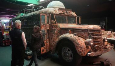 'Furthur' bus rolls into San Francisco for Grateful Dead exhibit