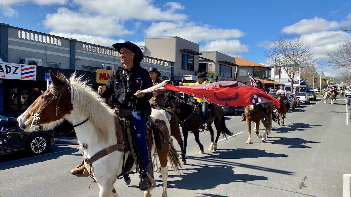 Ngāti Kahungunu horse convoy heads to Parliament with Treaty petition