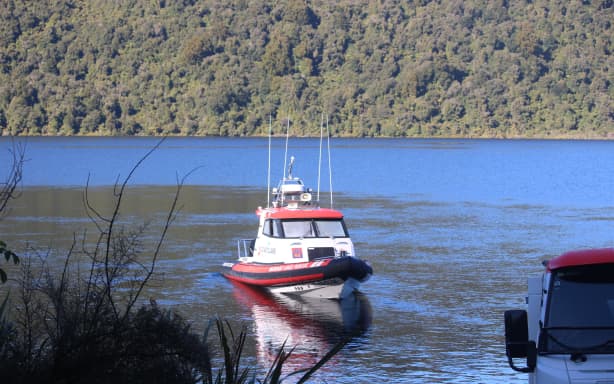 Lake Moeraki divers investigate object found in hunt for missing 1978 plane