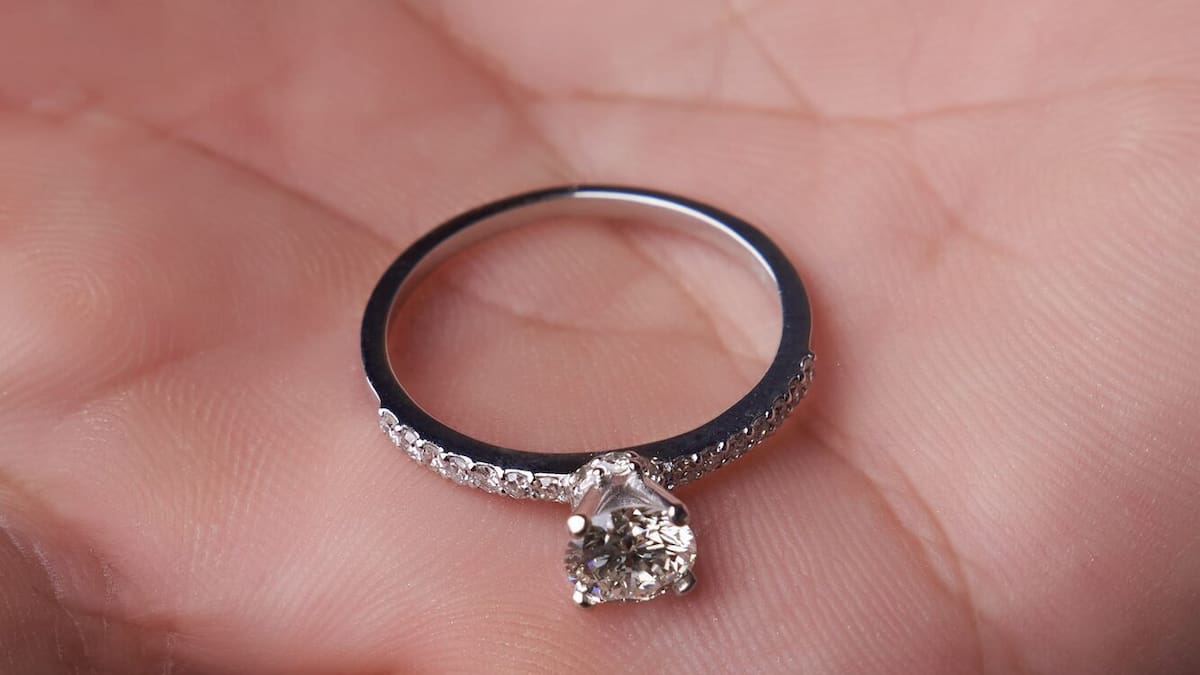 Jarrod Bennett stole $2700 ring to propose before returning it to Nelson jewellery store