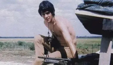 Rick Springfield tells Joe Rogan he killed a man with a mortar in Vietnam