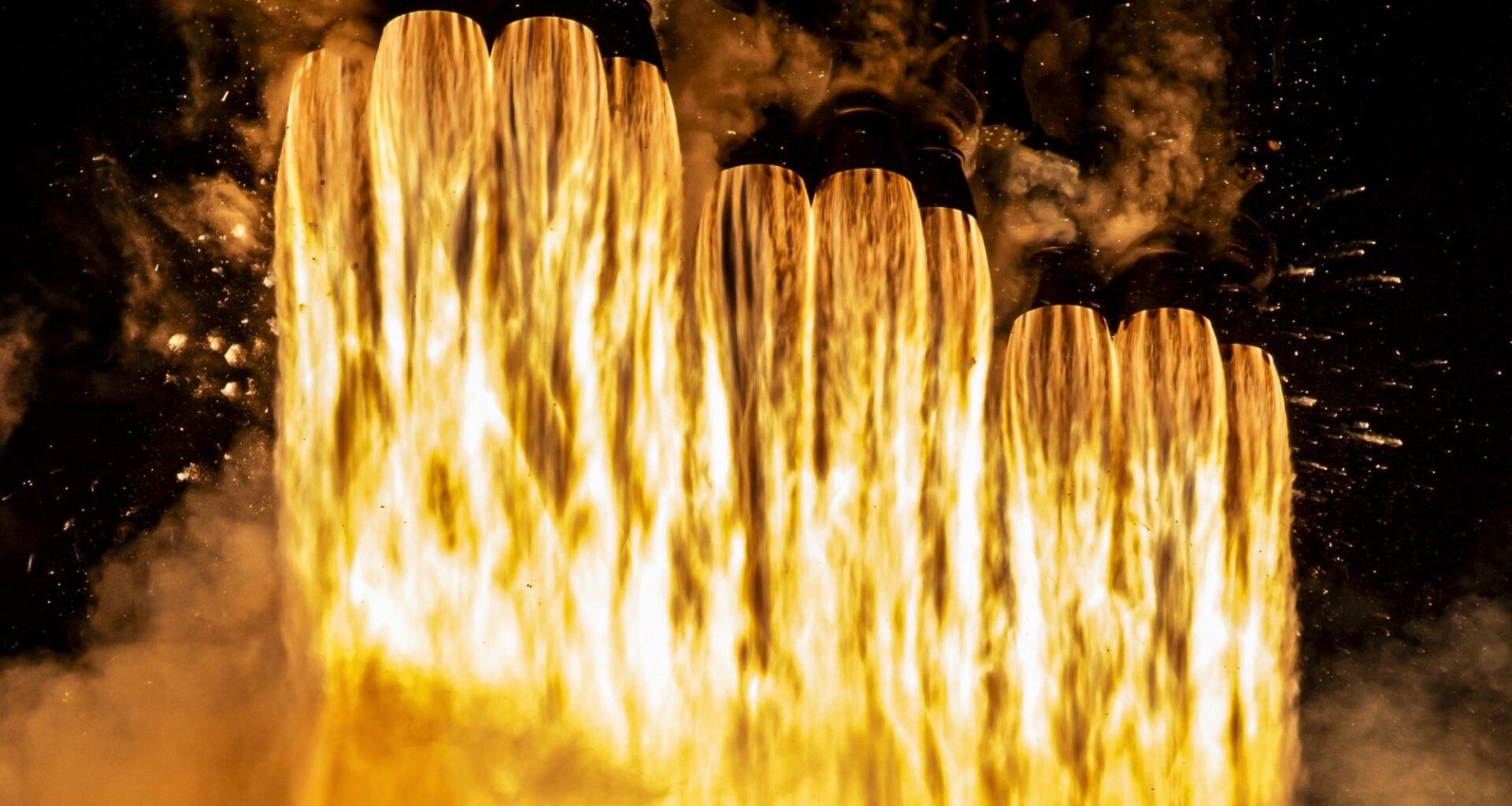 Falcon Heavy brings the heat photo of the day for Sept. 2, 2026