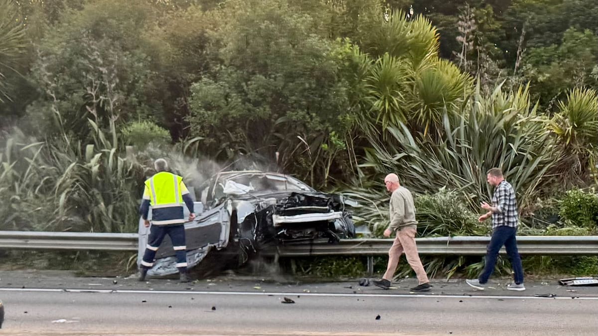 Wrecked car blocks lane on Auckland’s Southern Motorway following crash, three injured