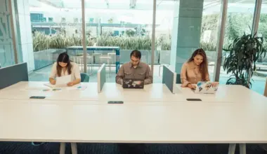 Do you need a physical office to start a business in Dubai? Flexi-Desks, Coworking & Licence Options