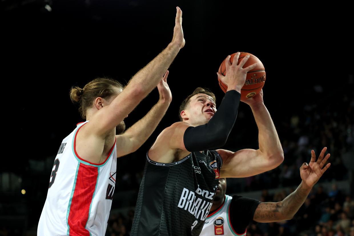 Kiwi, Aussie stars combine as new-look Breakers beat Hawks in ANBL season-opener - stuff.co.nz