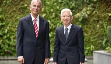 Venkataraman Anantharaman (left) and Phua Kong Boo were among 17 doctors and dentists who received the Eminent Academician title.