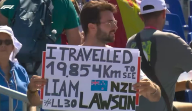 Formula 1 fan uses Liam Lawson support poster to insult Spanish PM