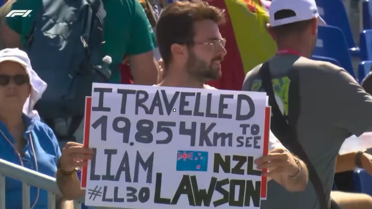 Formula 1 fan uses Liam Lawson support poster to insult Spanish PM