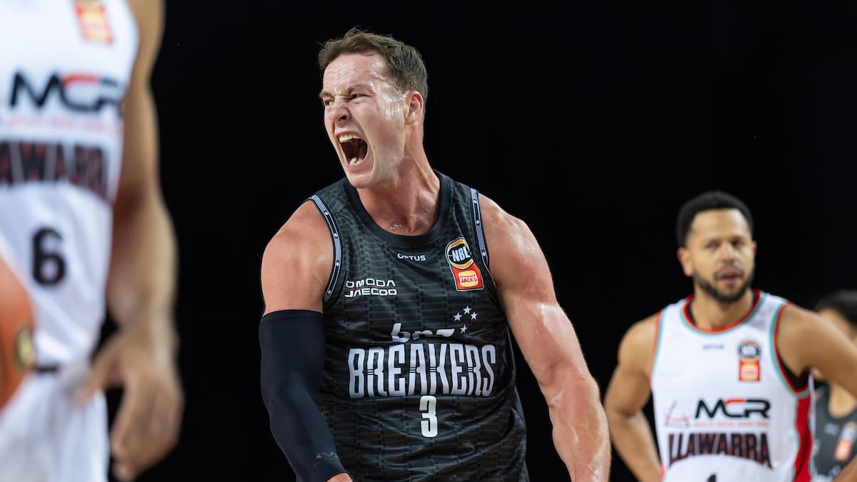 New Zealand Breakers beat Illawarra Hawks to open NBL season in style