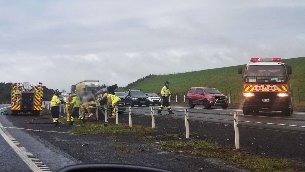 Whangamarino crash closes all four lanes of Waikato Expressway