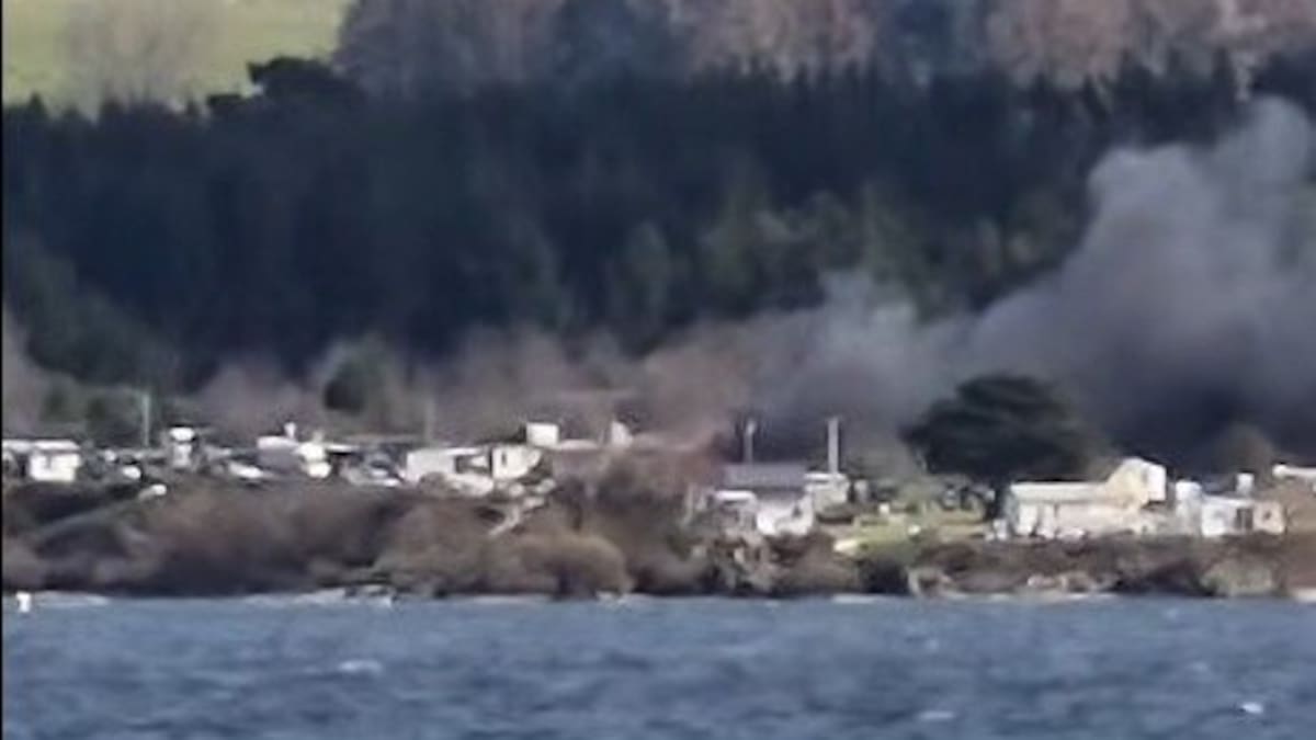 Taupō fire: Home well alight on Acacia Bay Rd in Nukuhau
